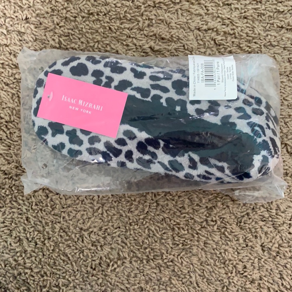 BRAND NEW ISAAC MIZRAHI SLIPPERS